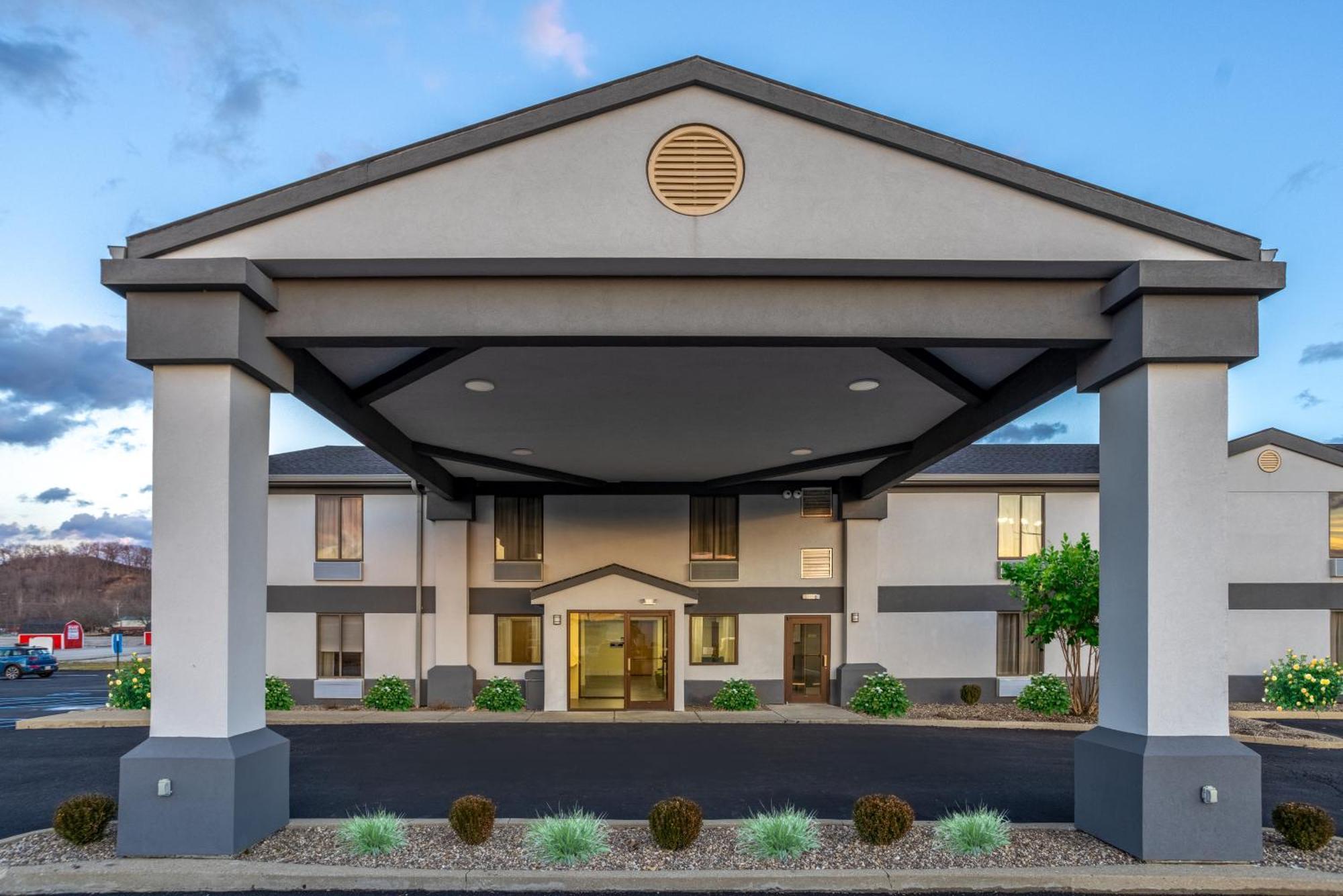 Days Inn By Wyndham Grayson Exterior photo